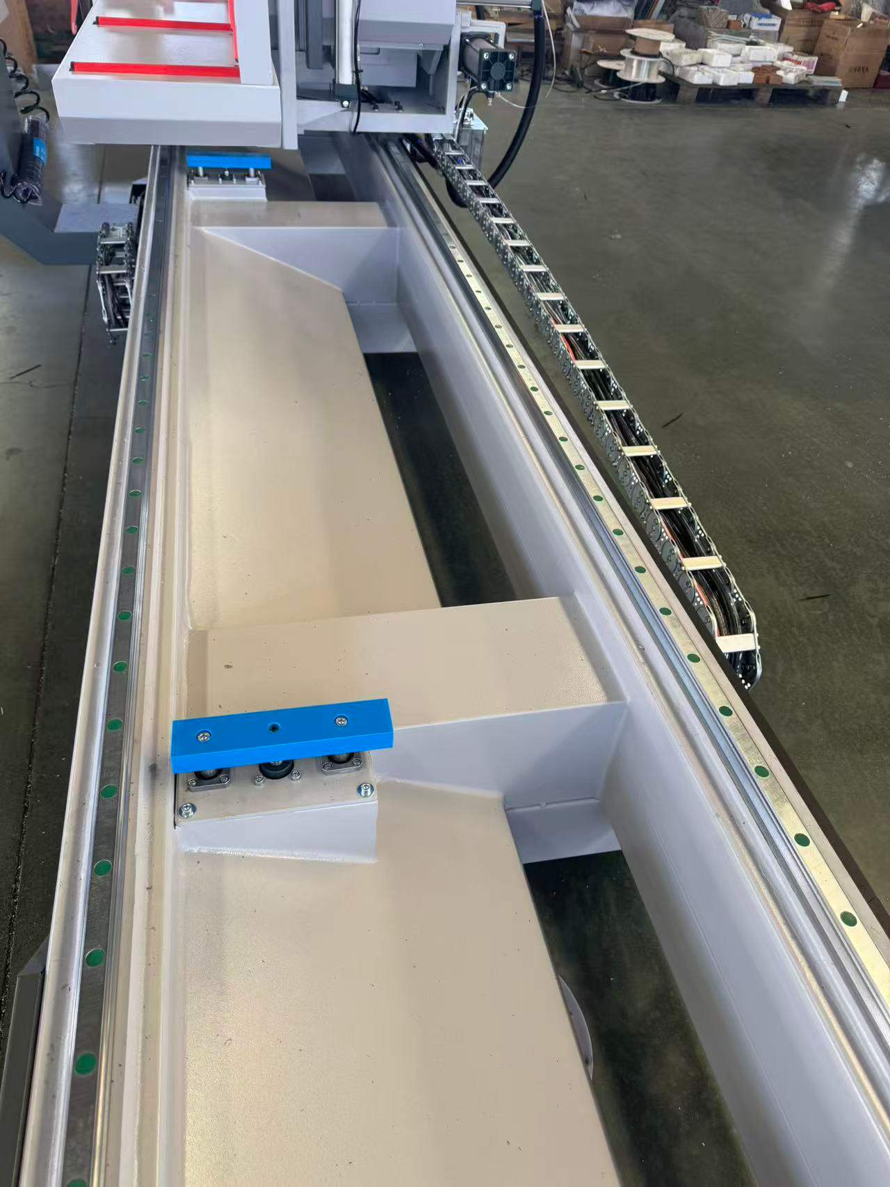 550 CNC উচ্চ-নির্ভুলতা অভ্যন্তরীণ সুইভেল করাত (45°/90°)