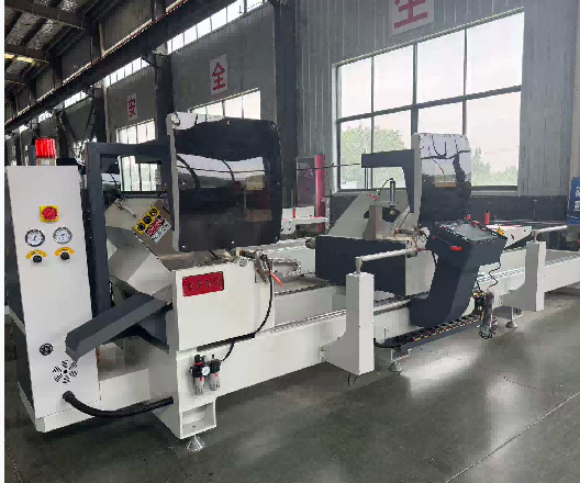 45° এবং 90° কাটিংয়ের জন্য উচ্চ নির্ভুলতা CNC ডাবল-হেড কাটিং করা